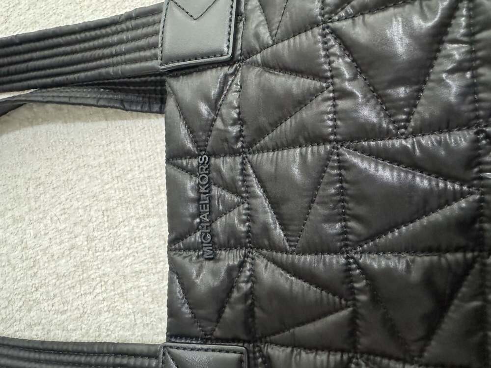Michael Kors Black Tote Bag Zip Top Silver HW Lined Inner Pockets Double Handles - Picture 4 of 10